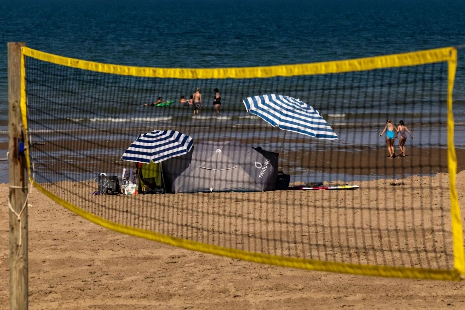 Vacances 2026 : pourquoi la Manche et la montagne captivent les voyageurs